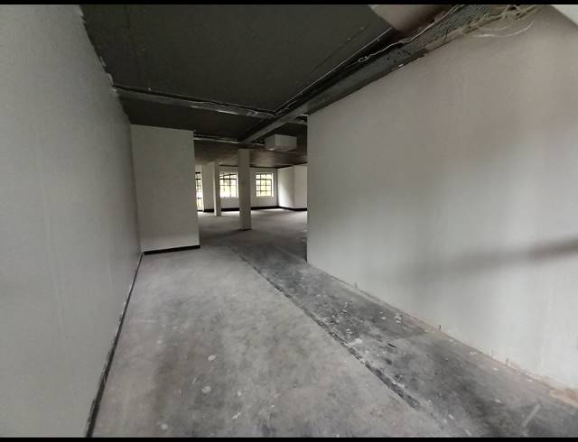246M² OFFICE TO LET IN LYME PARK